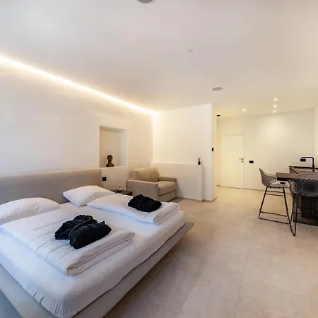 App 203 Palazzo Cavour Апартаменты *
